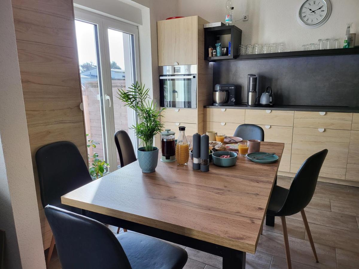 Modernes Behagliches Haus Mit Kamin, Terrasse Und Garten Magdeburg Ngoại thất bức ảnh